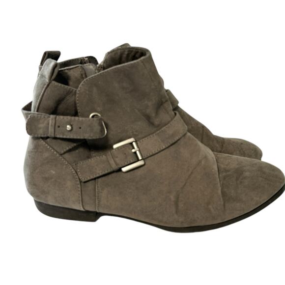 SO Dark Gray Faux Leather 8.5 Medium Width Bootie Ankle Boot Casual Western - Picture 1 of 6
